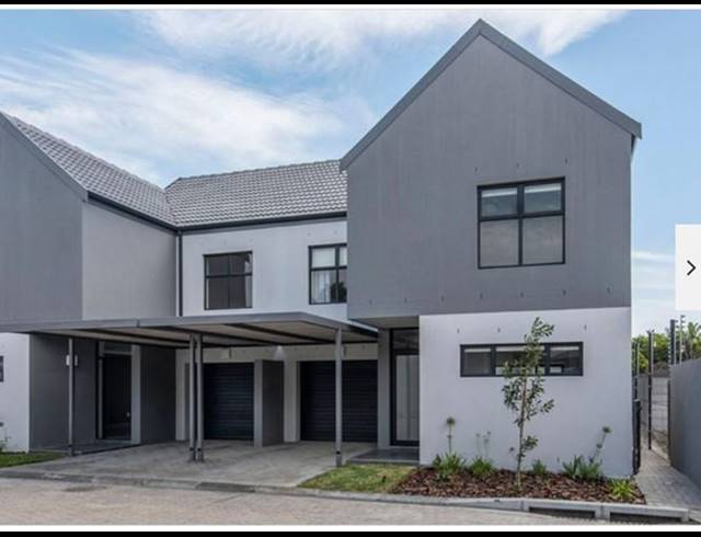 3 BEDROOM TOWNHOUSE FOR SALE IN SILVER OAKS